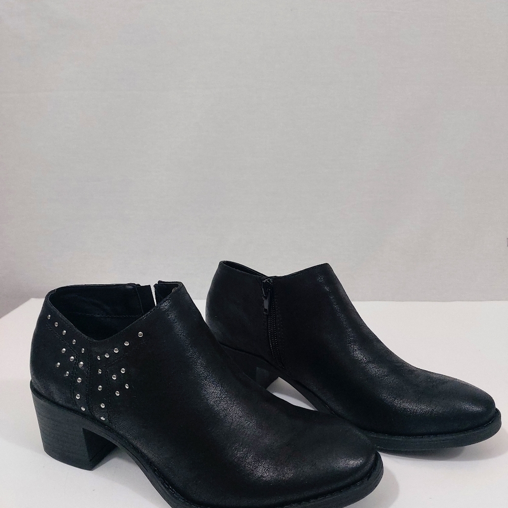 Size-8 Carlos Santana